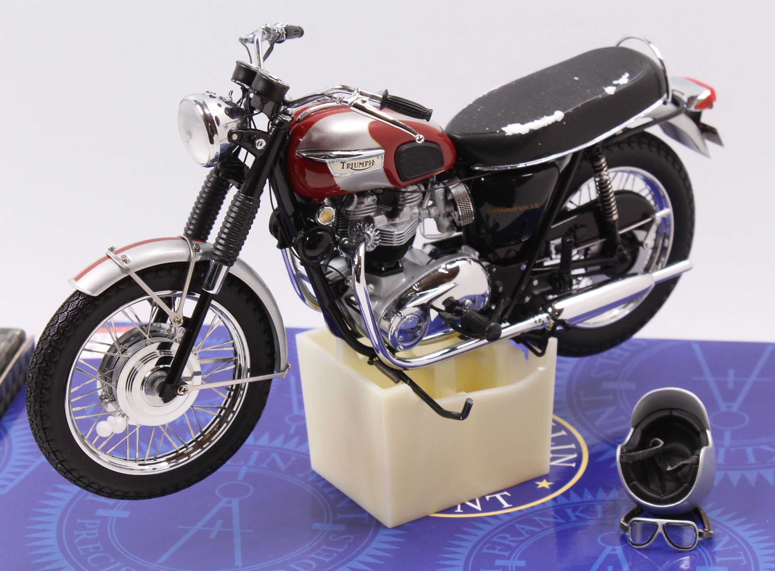Franklin Mint トライアンフ ボンネビル 1969 1/10 s-l1200.jpg