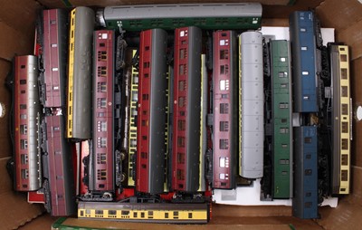 Lot 378 - 28 coaches in various liveries by Hornby, Lima,...