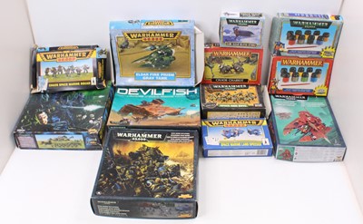 Lot 848 - Tray containing Warhammer 40k related kits to...