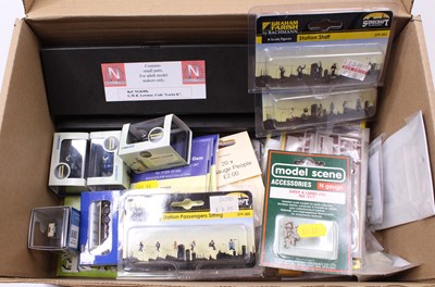 Lot 630 - A Collection of N Gauge Railway accessories...