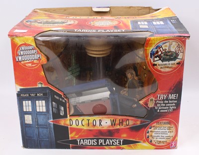 Lot 912 - A Doctor Who Tardis interactive play set with...