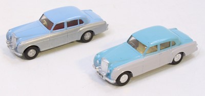 Lot 1658 - Spot-On Tri-ang 1/42 group of two models to...