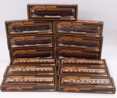 Lot 478 - Thirteen Mainline corridor bogie coaches...