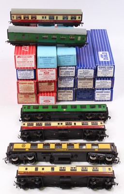 Lot 506 - Eighteen boxed tinplate Hornby-Dublo coaches,...