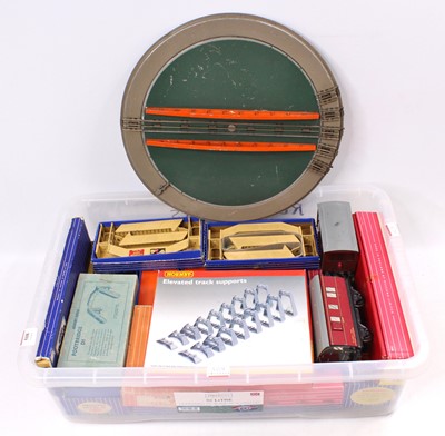 Lot 508 - Collection of Hornby-Dublo accessories: D1...