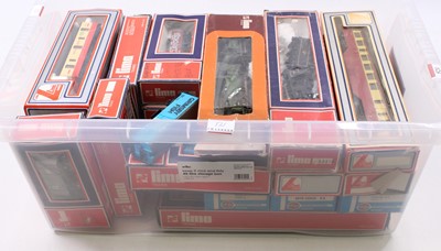 Lot 521 - Plastic crate containing Lima items: Locos –...