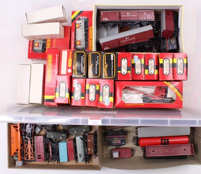 Lot 523 - Plastic crate containing mainly Hornby goods...