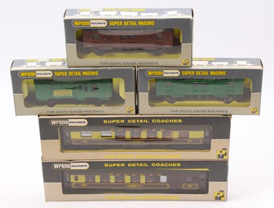 Lot 526 - Five Wrenn items: Two Pullman coaches W6000 &...