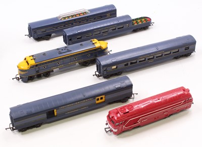 Lot 532 - Triang Railways double ended diesel blue and...