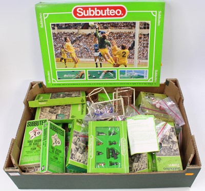 Lot 1963 - One tray containing mixed vintage Subbuteo to...