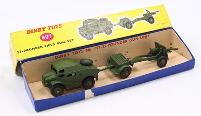 Lot 1439 - A Dinky Toys No. 697 25-Pounder Field Gun Set,...