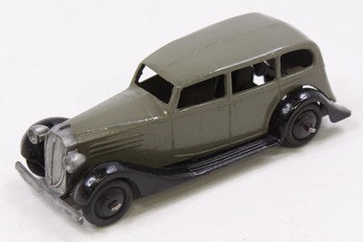 Lot 1302 - A Dinky Toys loose model of a 30d Vauxhall...