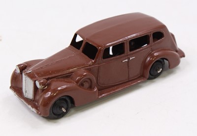 Lot 1306 - A Dinky Toys loose model of a 39A Packhard...