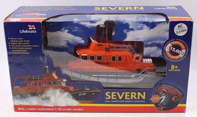 Lot 61 - A radio controlled 1/20 model of a RNLI Severn...
