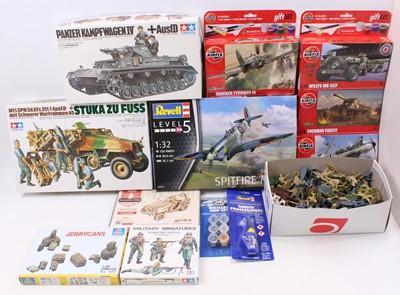 Lot 839 - A collection of various plastic Revell, Airfix,...