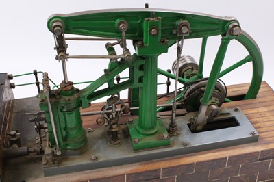 Lot 25 - A very well engineered live steam stationary...