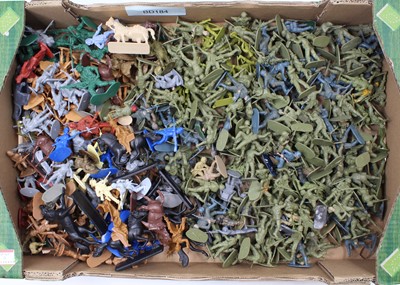 Lot 2181 - A large tray of vintage Airfix, Armies in...