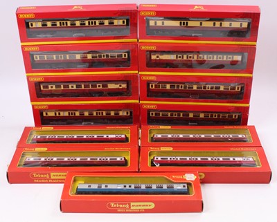 Lot 561 - Thirteen Hornby & Triang Hornby coaches, all...