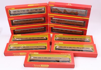 Lot 563 - Eleven Triang/Triang Hornby coaches, teak, all...