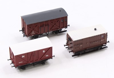 Lot 586 - Three Laurence Scale Wagons Company: North...