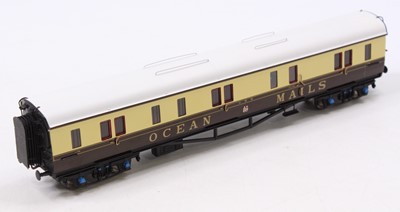 Lot 587 - GWR Ocean Mails coach with Pheonix coach...