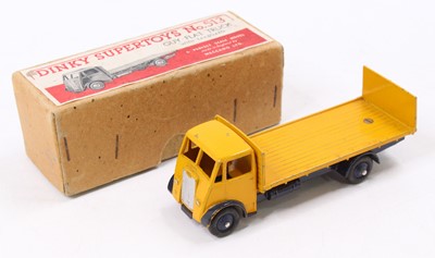 Lot 1344 - A Dinky Toys No. 513 guy flat truck with tail...