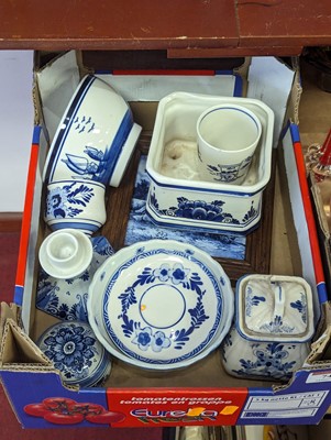 Lot 74 - A collection of contemporary Delft pottery, to...
