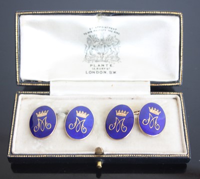 Lot 2586 - A pair of gilt metal double ended cufflinks,...