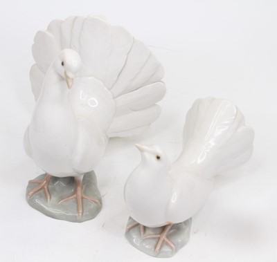 Lot 209 - Two Lladro porcelain models of turtle-doves,...