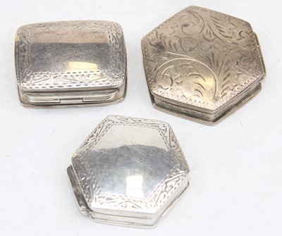 Lot 351 - A silver pill box, of rectangular form;...