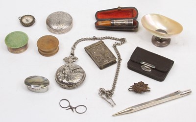 Lot 360 - Mixed items to include a silver yard-o-lead...