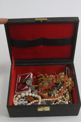 Lot 493 - A collection of costume jewellery, to include...