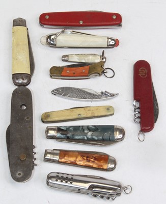 Lot 531 - A collection of various folding pocket knives