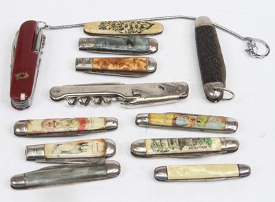 Lot 541 - A collection of various folding pocket knives