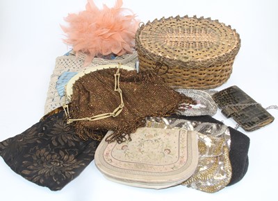 Lot 566 - A collection of vintage fashion handbags