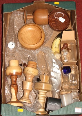 Lot 556 - Miscellaneous items to include turned wood...