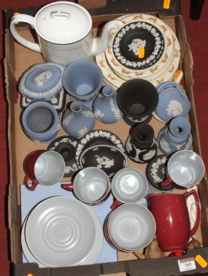 Lot 769 - A collection of ceramics, to include Wedgwood...