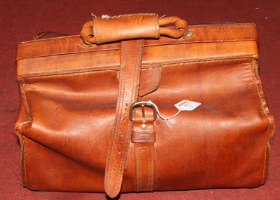 Lot 679 - A vintage tan leather Gladstone type bag