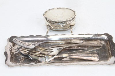 Lot 317 - An Edwardian silver trinket box, of oval shape,...