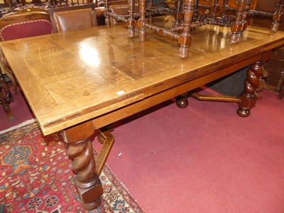 Lot 1374 - An early 20th century oak draw-leaf dining...