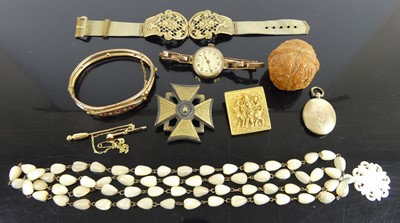 Lot 388 - Assorted costume jewellery, to include...