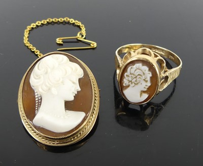 Lot 391 - A lady's 9ct gold carved shell cameo inset...