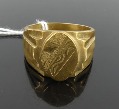 Lot 399 - A gent's gilt metal signet ring, size V