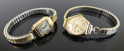 Lot 409 - A lady's Art Deco JW Benson 9ct gold cased...