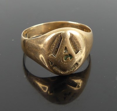 Lot 420 - A gent's 10ct gold Masonic signet ring, 6.2g,...