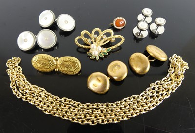 Lot 422 - Assorted costume jewellery, to include gilt...