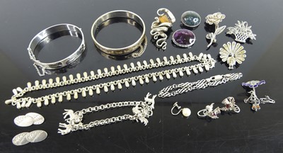 Lot 437 - Assorted costume jewellery, to include silver...