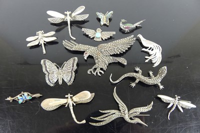 Lot 441 - Assorted silver and white metal brooches,...