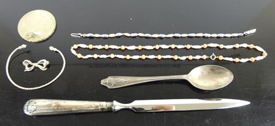 Lot 461 - A silver teaspoon, cased silver handled...