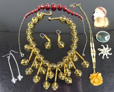 Lot 464 - Assorted costume jewellery, to include beaded...